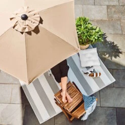 In- & Outdoor-Teppich Streifen L 180 X B 120cm COLOUR CLASH In Grau -Butlers butlers in and outdoor teppich streifen l 180 x b 120cm colour clash in grau 1