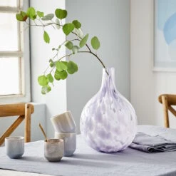 Vase Rund Höhe 34cm BLUEBLOSSOM In Pastelllila -Butlers butlers vase rund hohe 34cm blueblossom in pastelllila 1